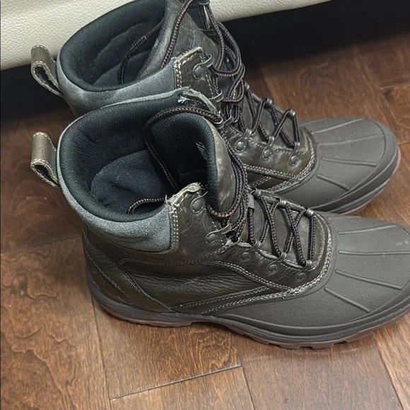 L.L. Bean Men's Dark Gray Rain & Snow Storm Chaser - Picture 2 of 3